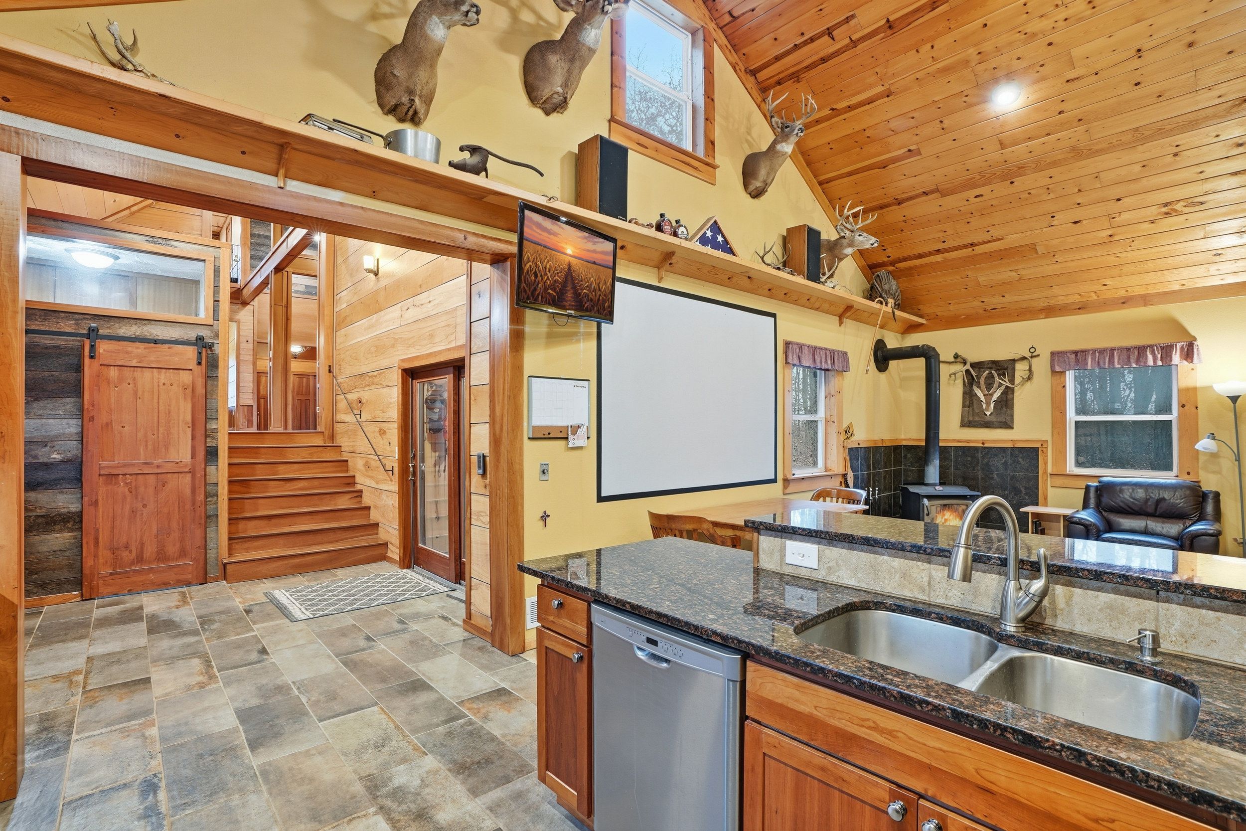 Listing Photo: 3300 Underwood Ave 0011-